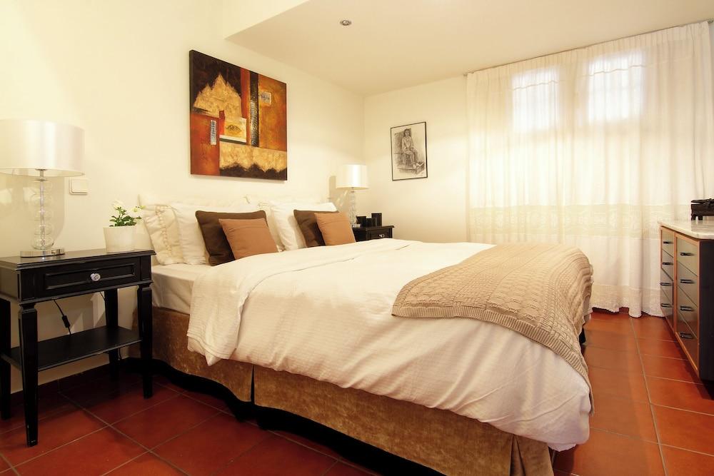 Oasis Pool House by GHH