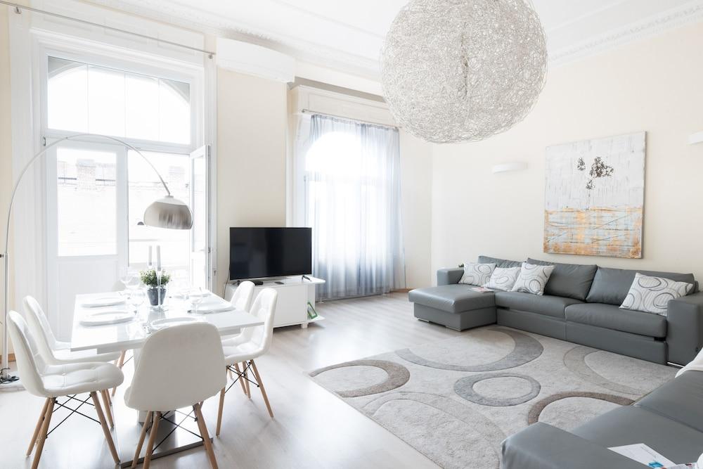 Budapest Easy Flat - Basilica Lux