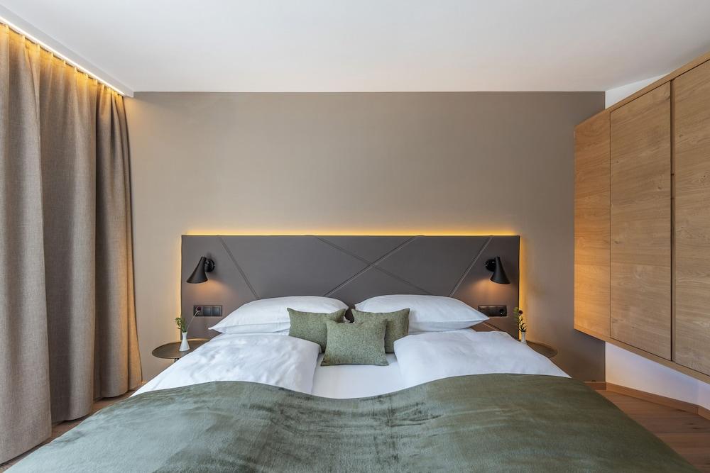 Maraias Luxury Suites & Apartments