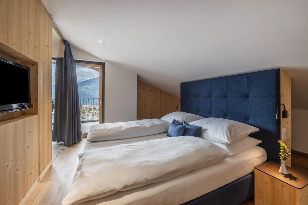 Maraias Luxury Suites & Apartments