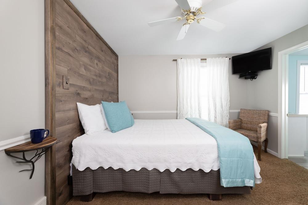 Looking Glass Beachfront Inn