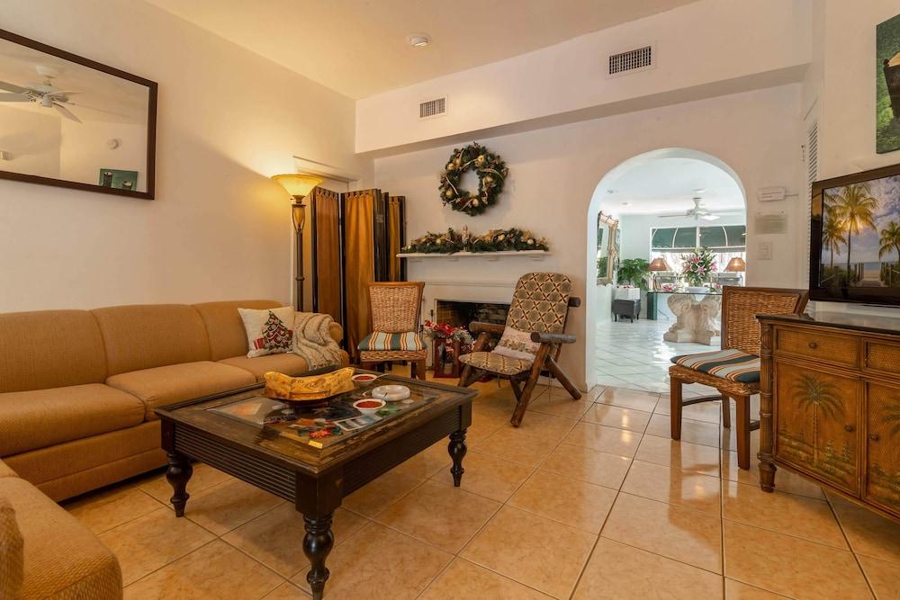 Suite Dreams Inn by the Beach