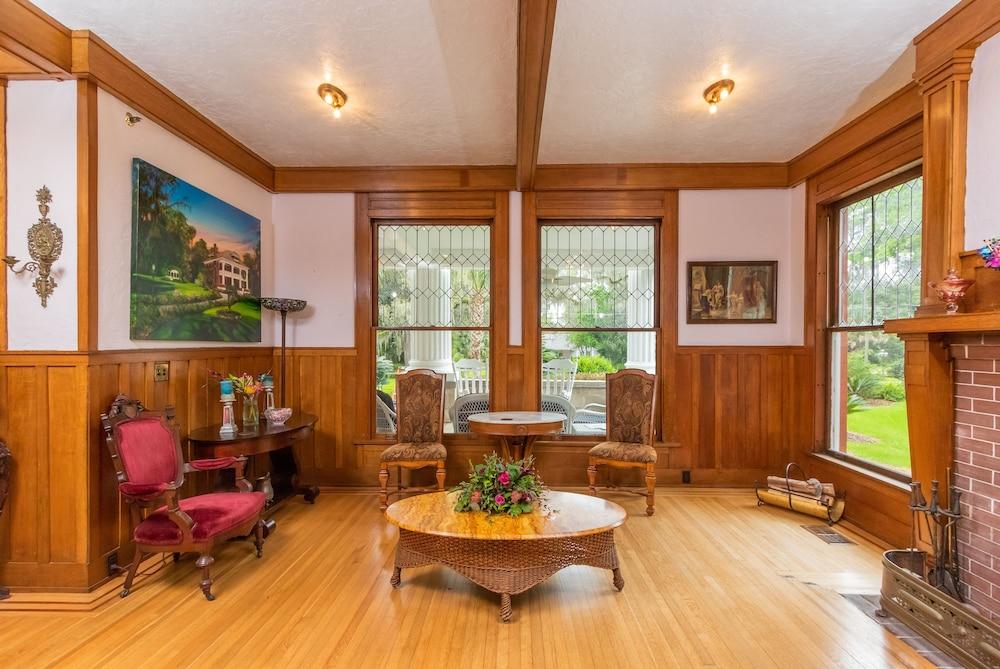 Herlong Mansion Bed & Breakfast