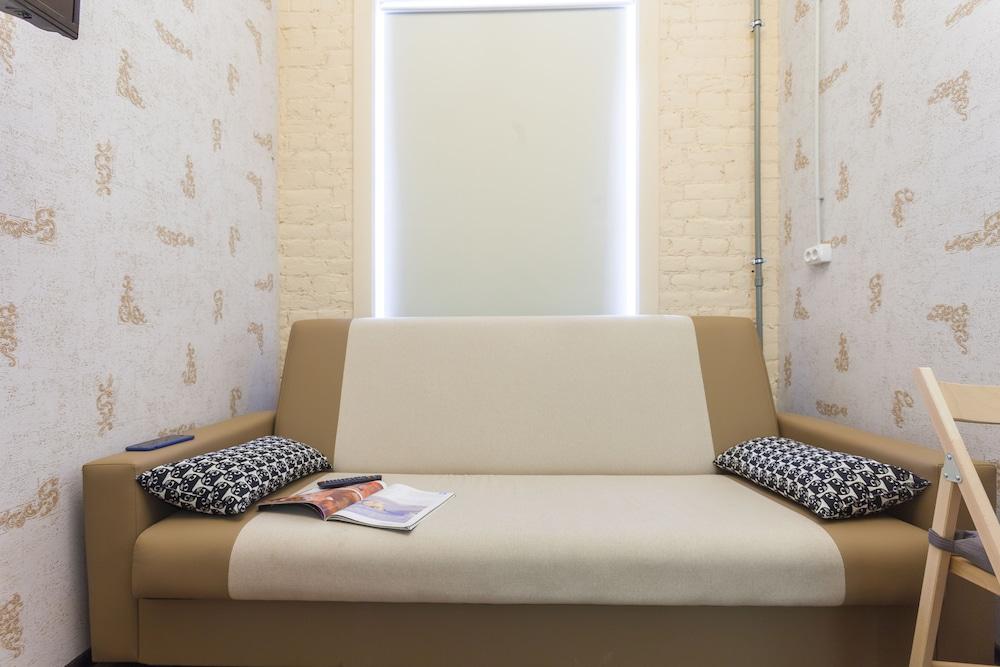 Guests Love on Zagorodny 4