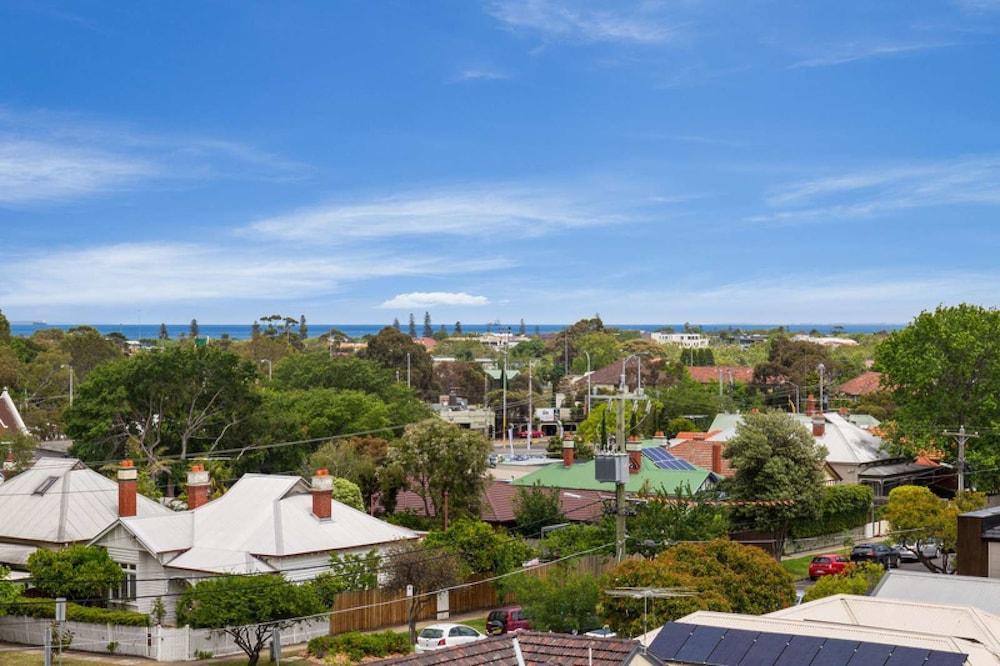 Executive Apartment With Bay Views