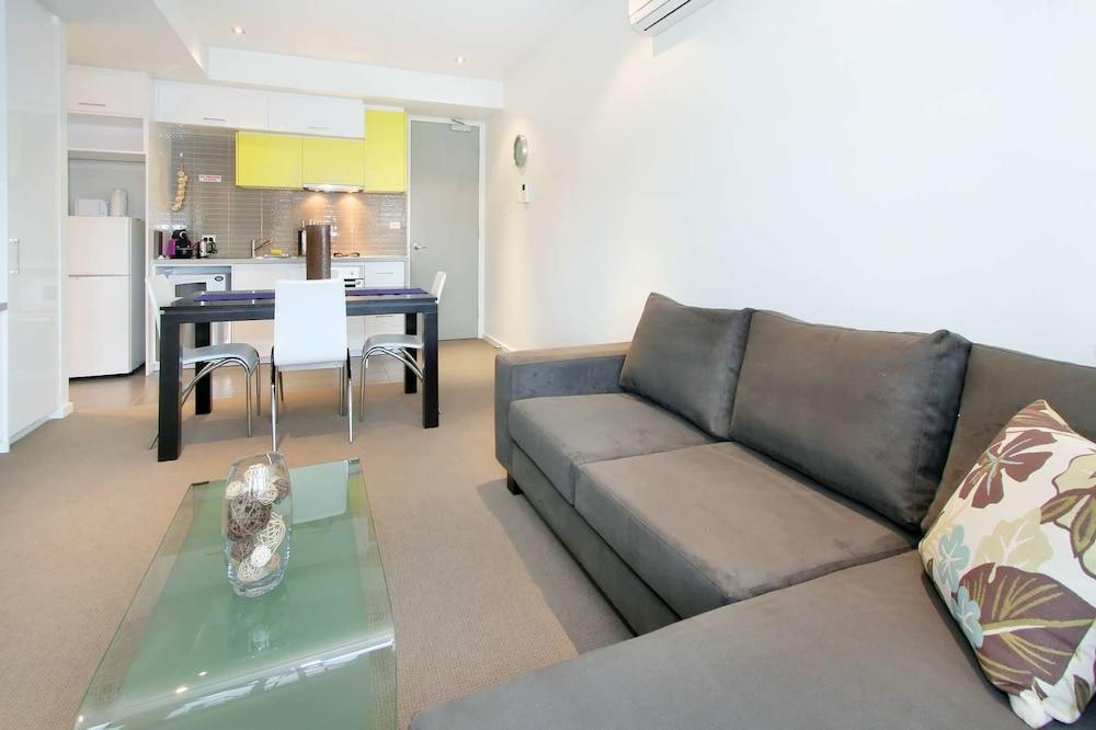 St Kilda Location and Style