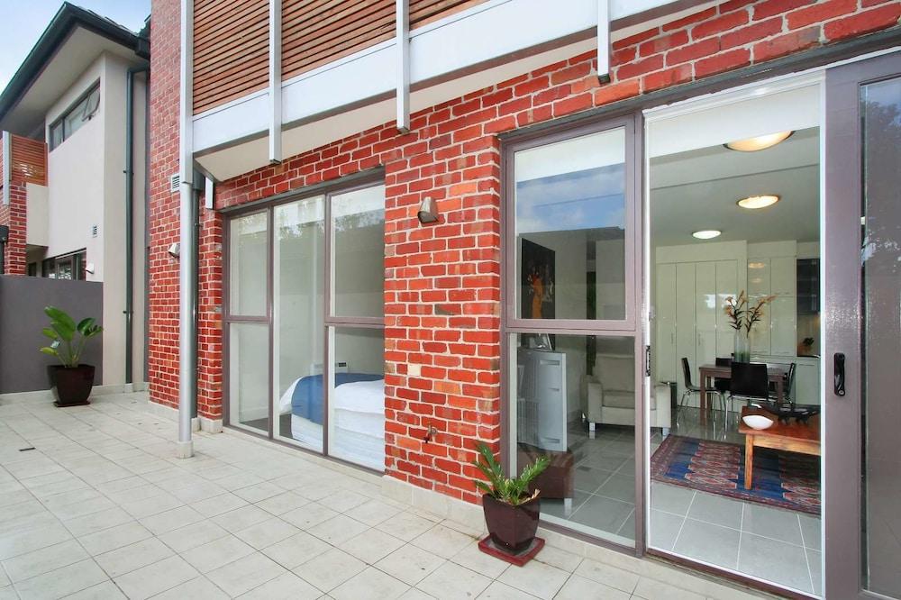 Carlisle St Executive