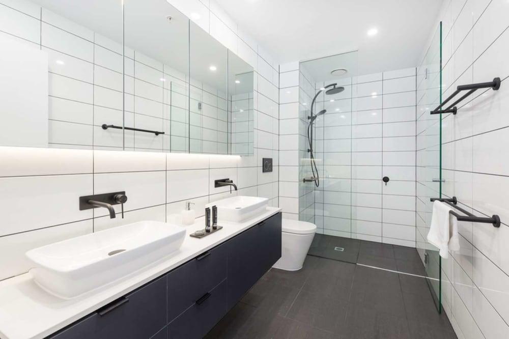 Executive 2br Caulfield North