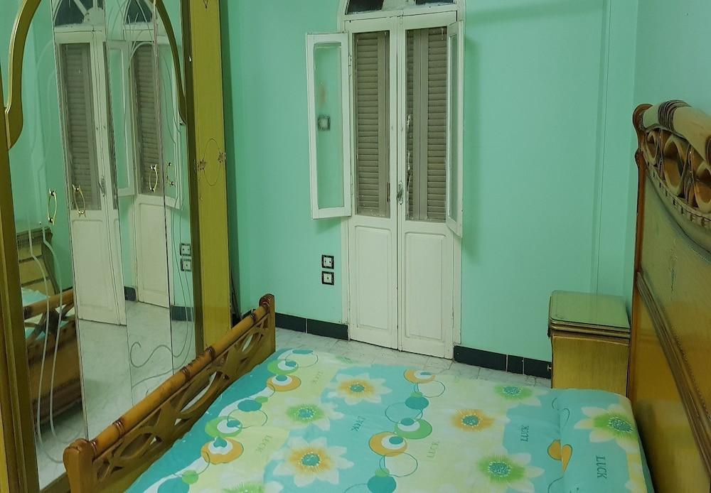 Taharka Nubian House