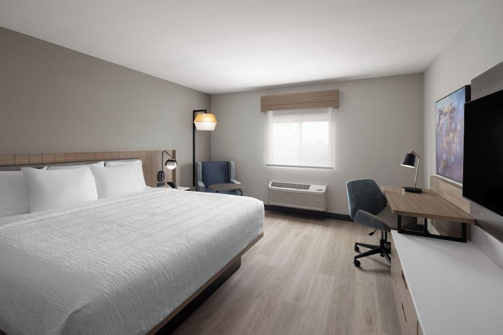 La Quinta Inn & Suites by Wyndham Greenville Woodruff Rd.