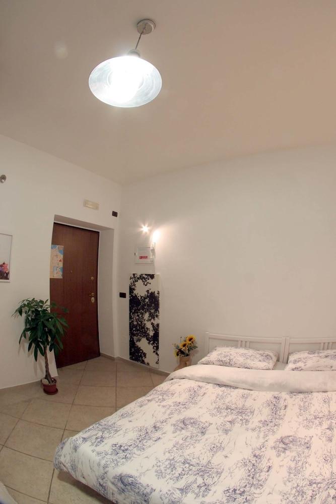 The Admiral House Courtyard