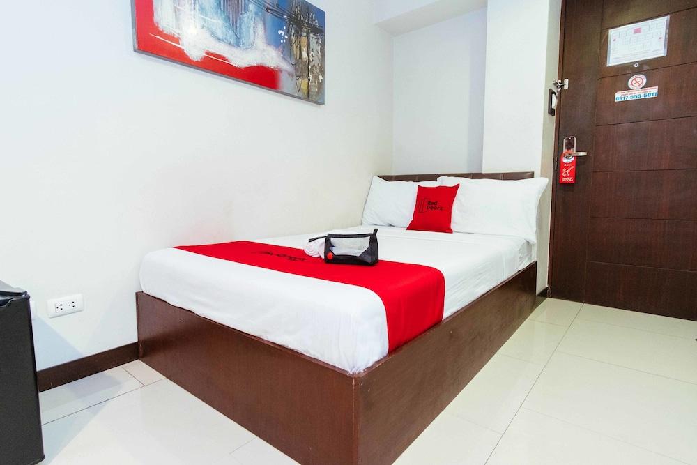 RedDoorz @ Chino Roces Makati