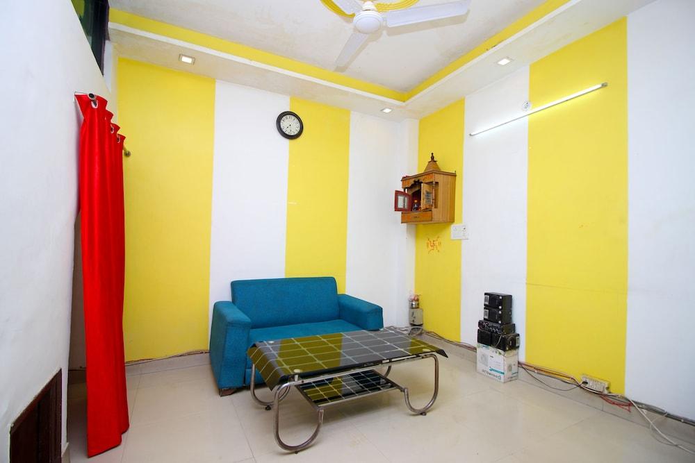 OYO 3426 The Grand White Inn