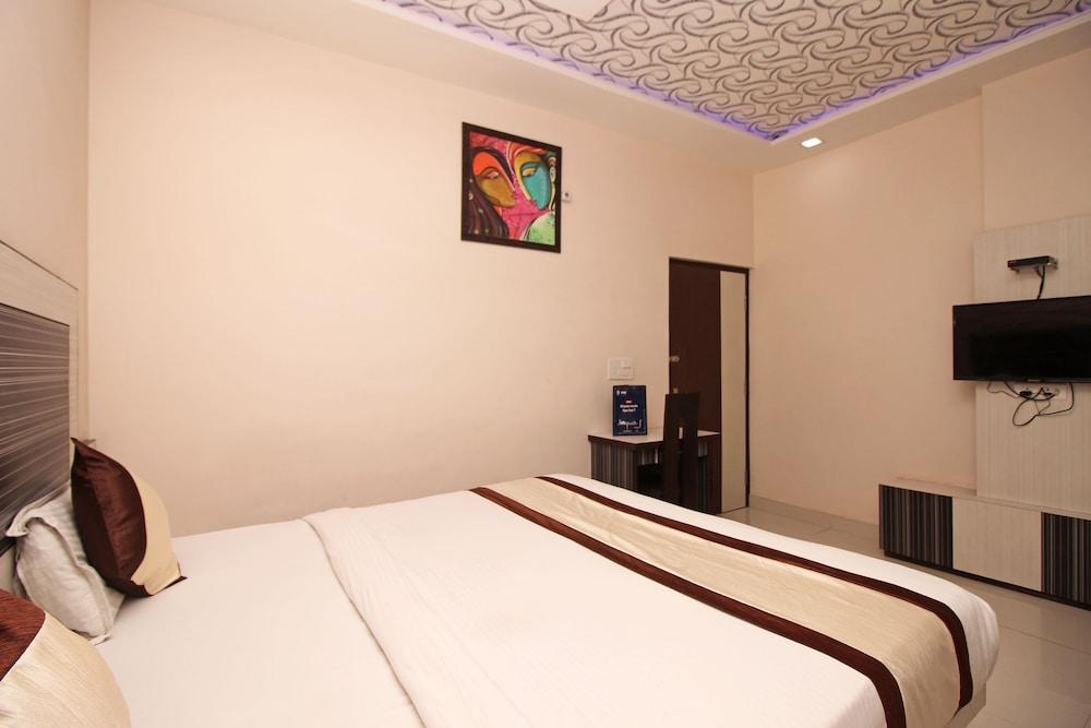 OYO 3202 Hotel Gayatri Residency