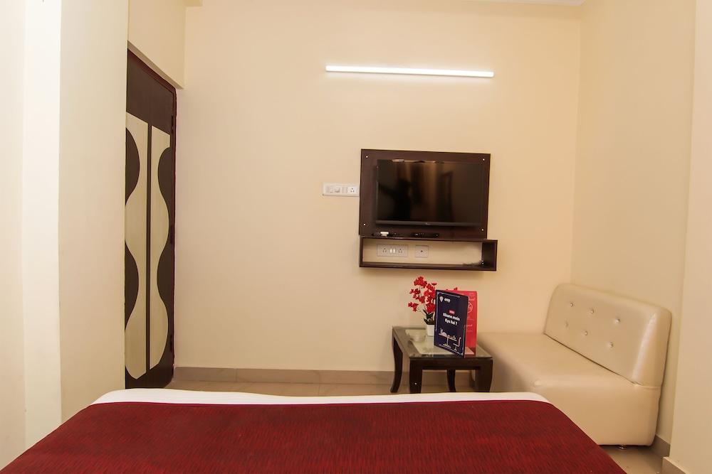 OYO 4998 Sara Residency