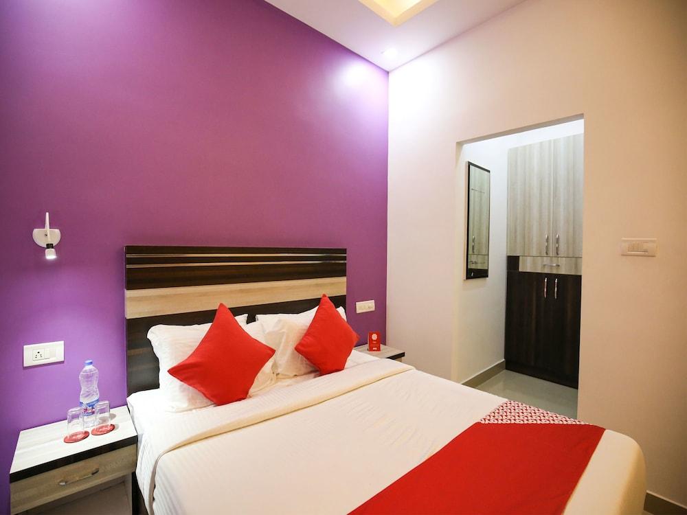 OYO 10152 Rail View Residency