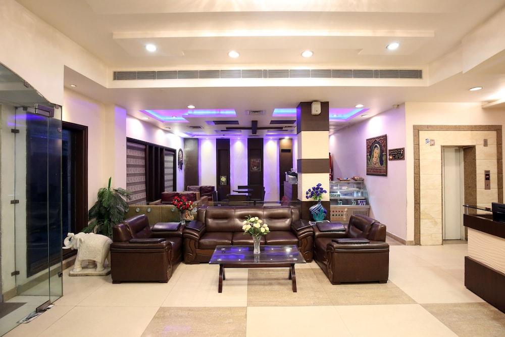 OYO Flagship 113 Golden Temple Road