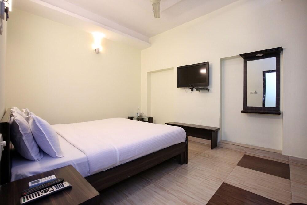 OYO 9243 Trumpets Hotel