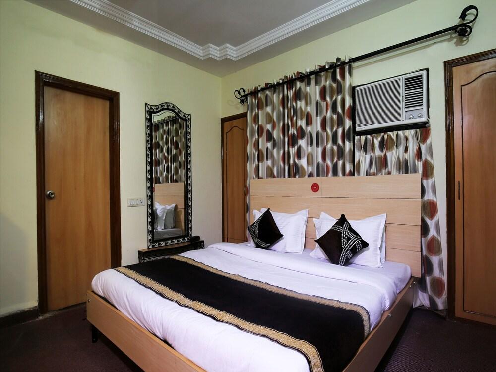 OYO 10416 Hotel Arts Executive