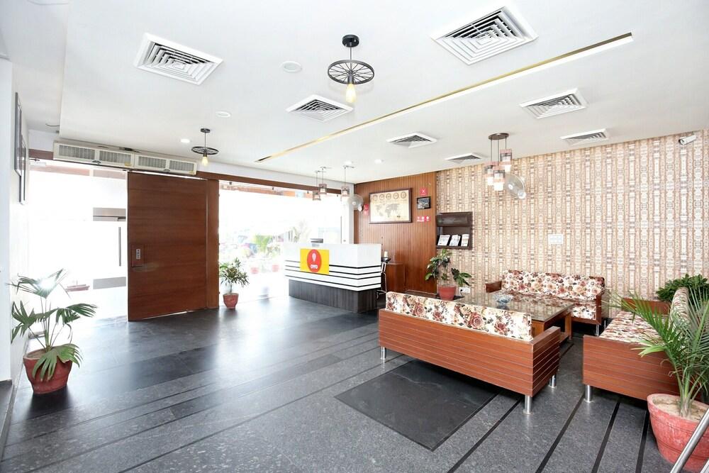 OYO 7100 Hotel Crossroads