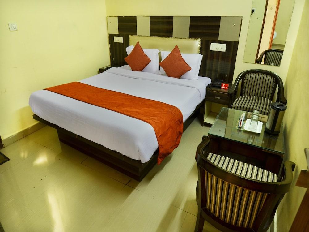 OYO 8073 Grand Residency