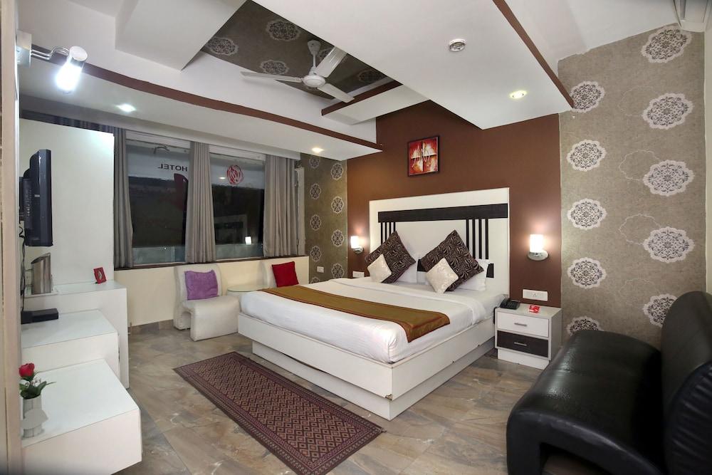 OYO 9575 Hotel Absolute Comfort