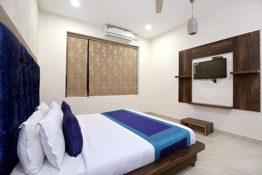 OYO 10070 Hotel Satkar Regency