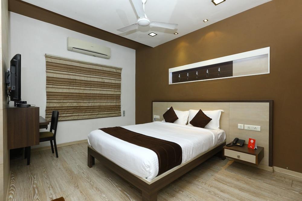 OYO 9911 Apartment Shylee Niwas