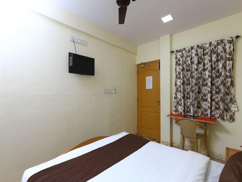 OYO 8937 Ragu Residency