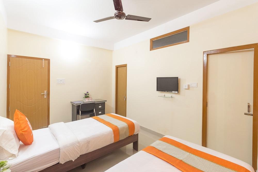 OYO 8209 Stay Down Town