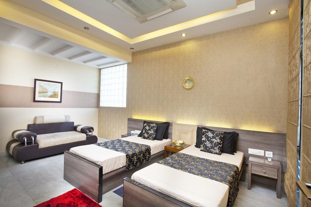 OYO 2245 Sector 21
