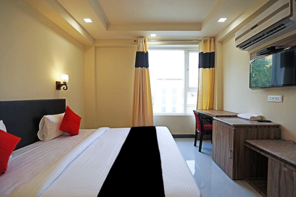 OYO 8526 SD Royal Inn