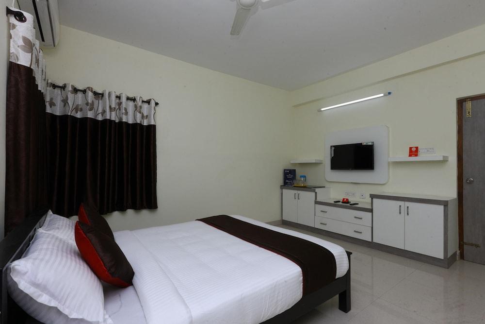 OYO 10027 Hotel Red Petal