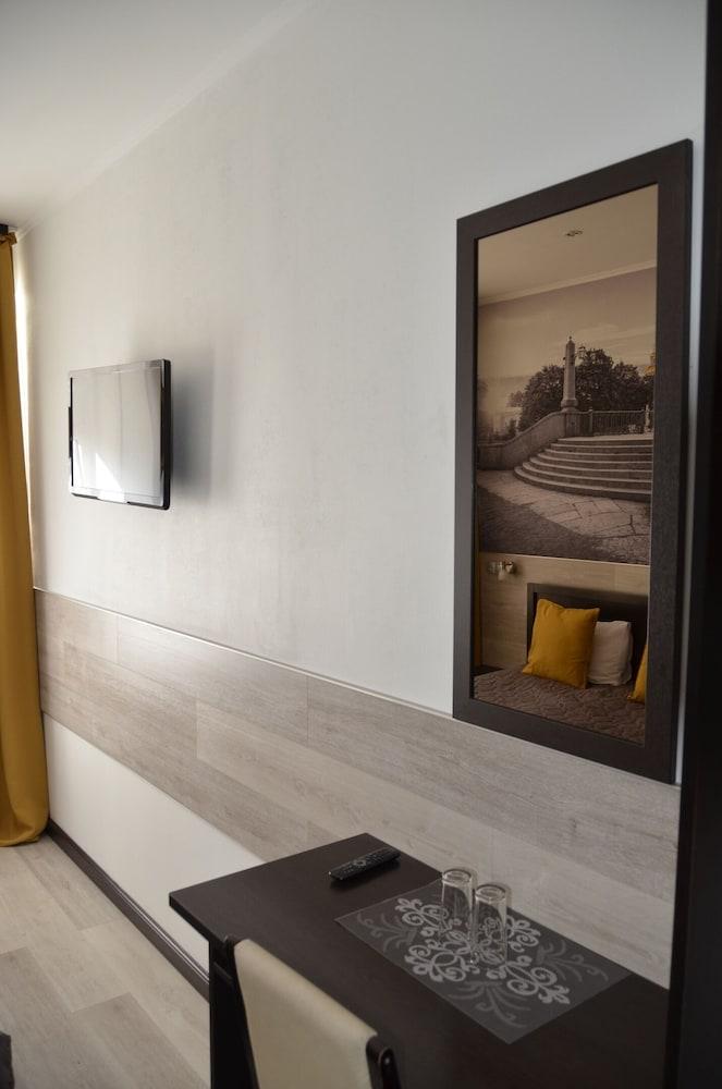 White&Black Home Hotel