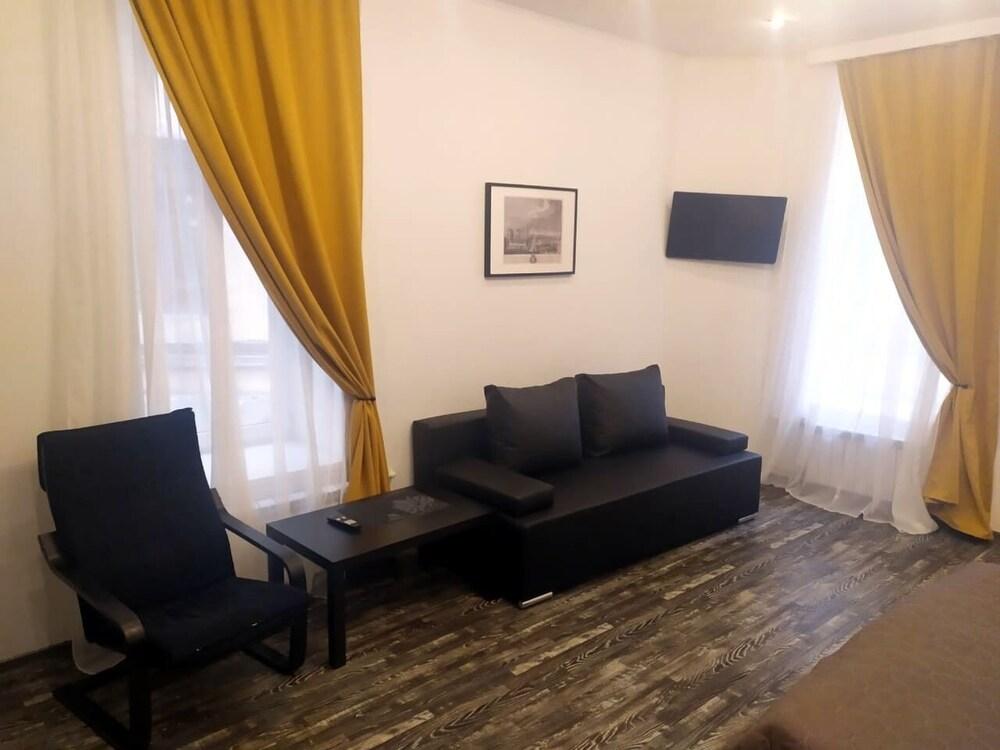 White&Black Home Hotel