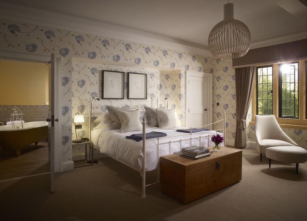 Foxhill Manor – Adults Only