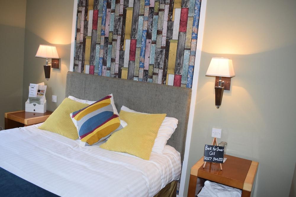 The Narrowboat At Weedon