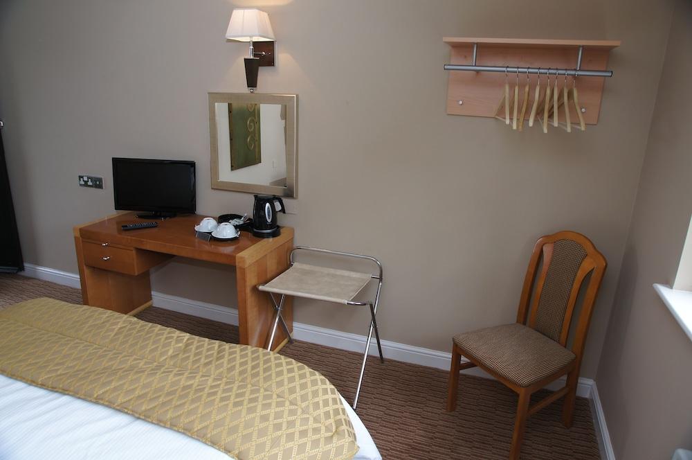 The Narrowboat At Weedon