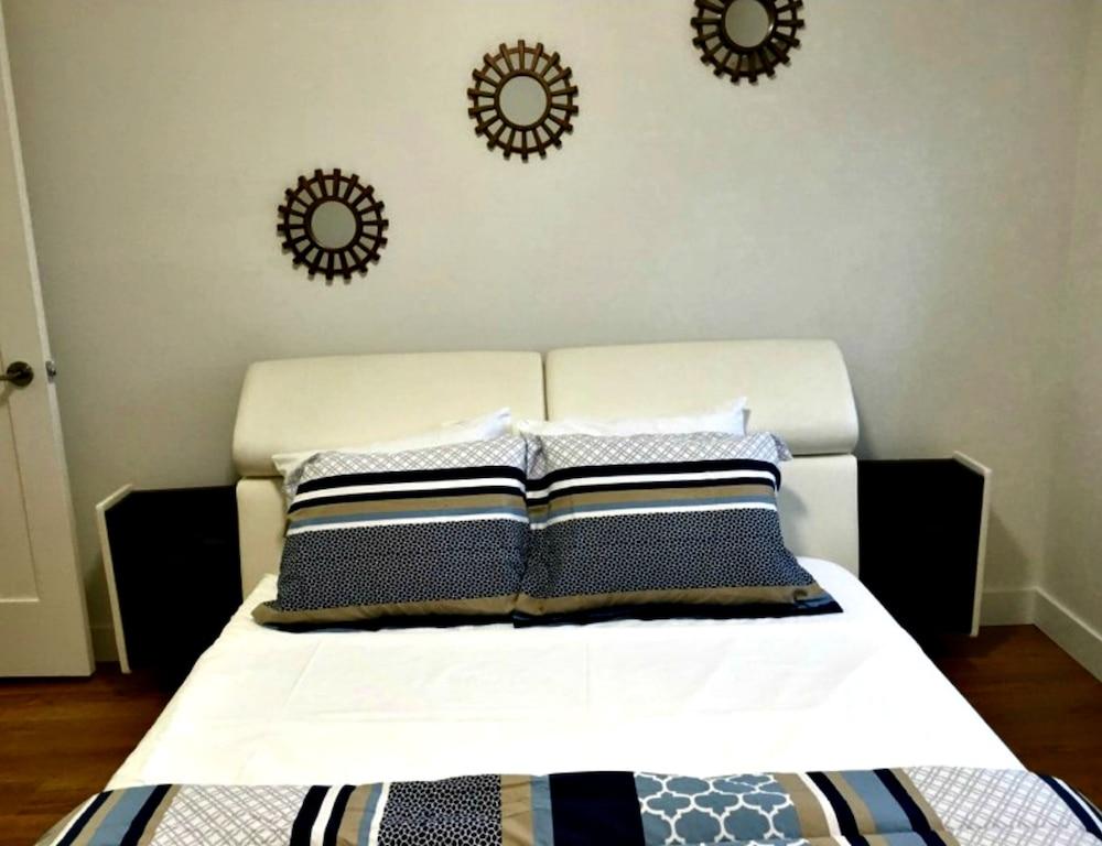 Pelicanstay in Burnaby Lake