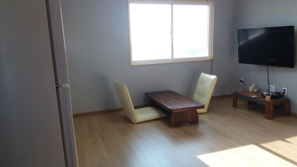 Sea The Biyang Pension