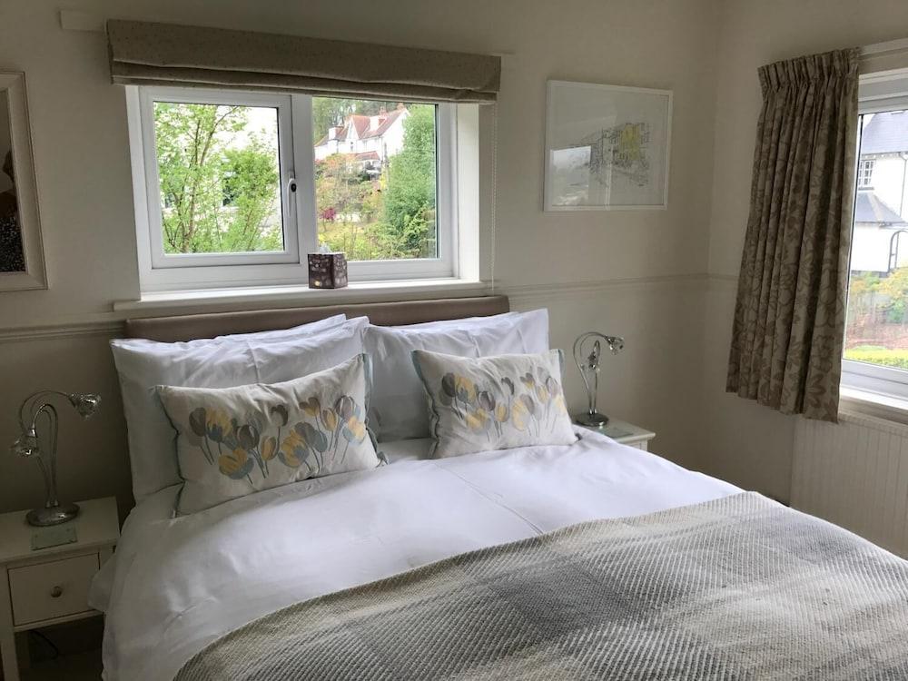 Coombe Bank Guest House