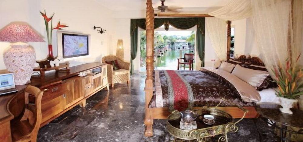 Swan Lake Villa Resort