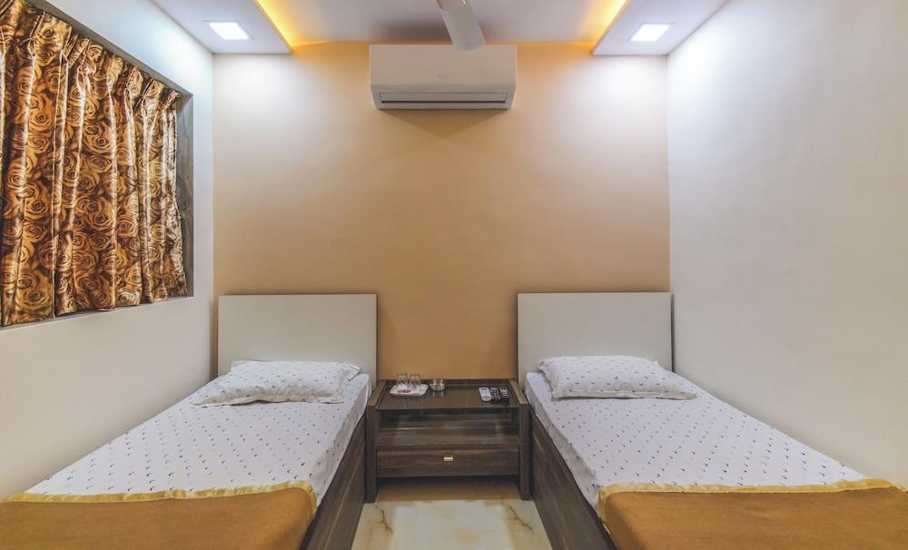 Hotel Nest In, Malad