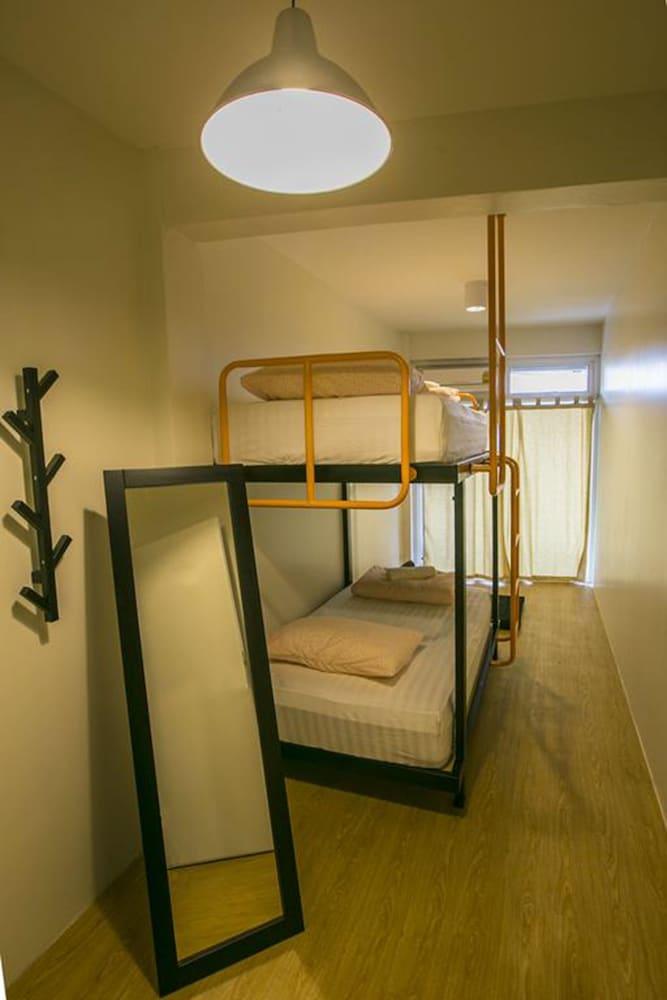 Chedi View Hostel & Rooftop Bar