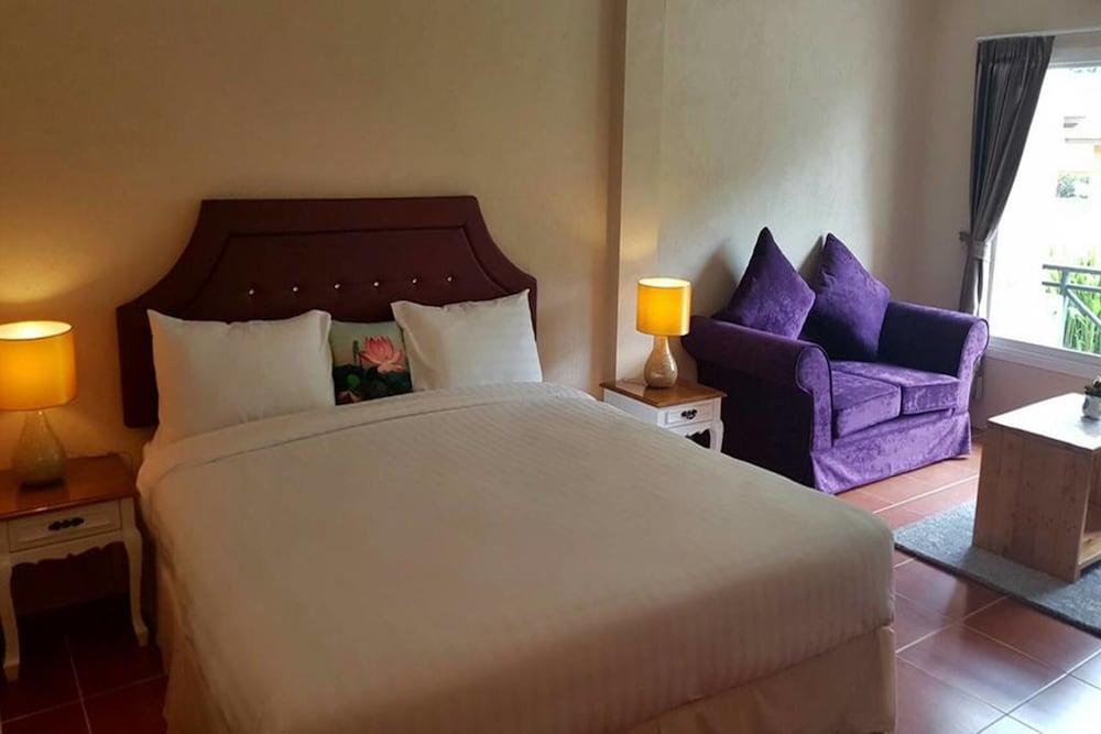 Palazzo Pavone Gallery & Resort