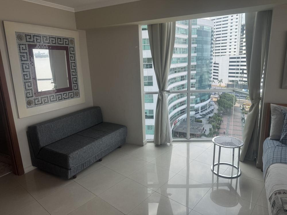 River View suites Puerto Santa Ana gye