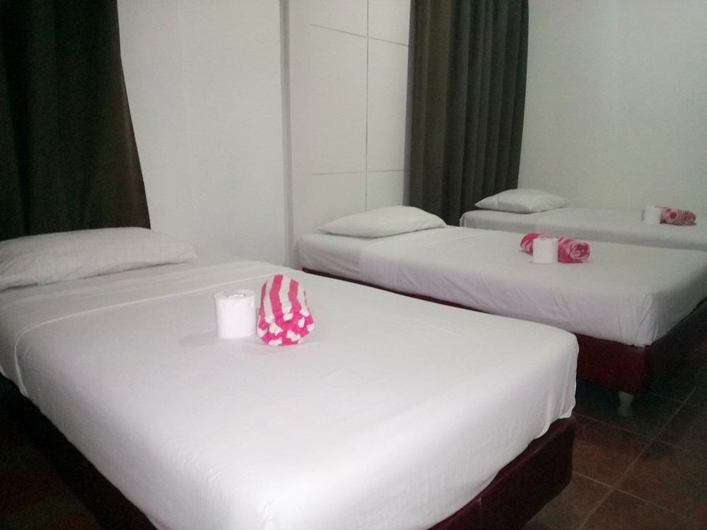 Sun Moon Poolside Hotel