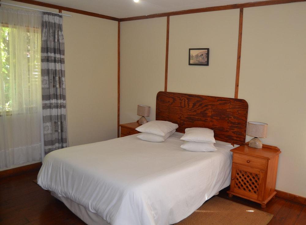 Log Cabin & Settlers Village