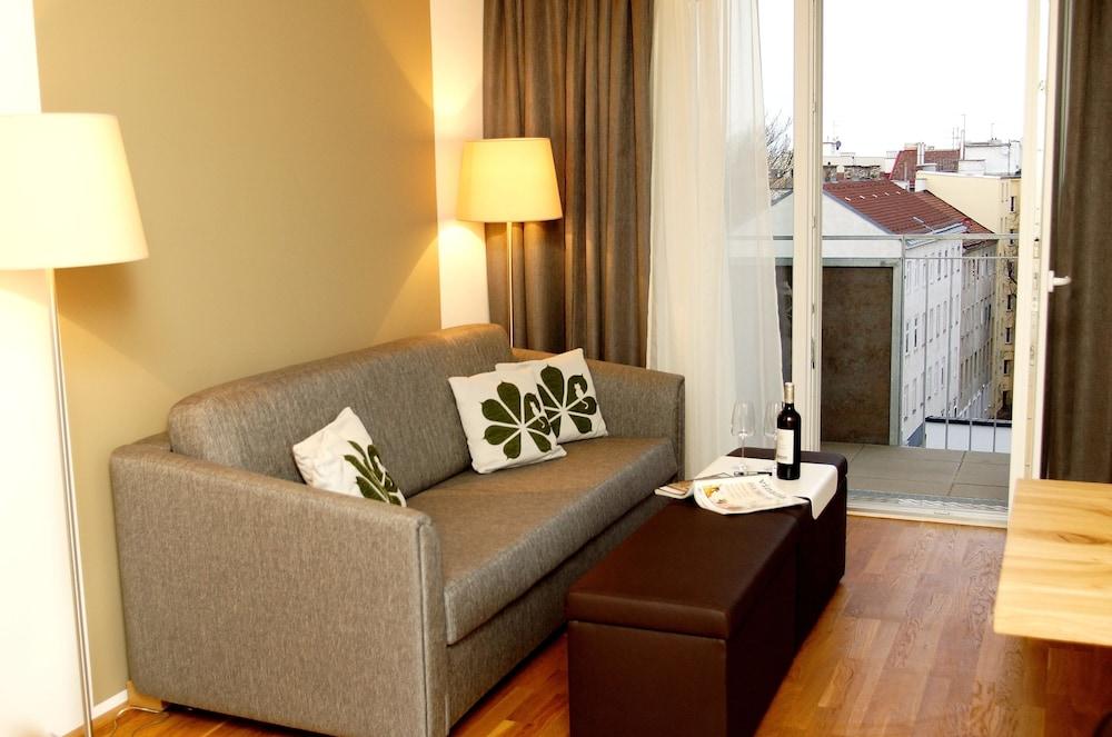 Parks 73 The TownHouse Hotel