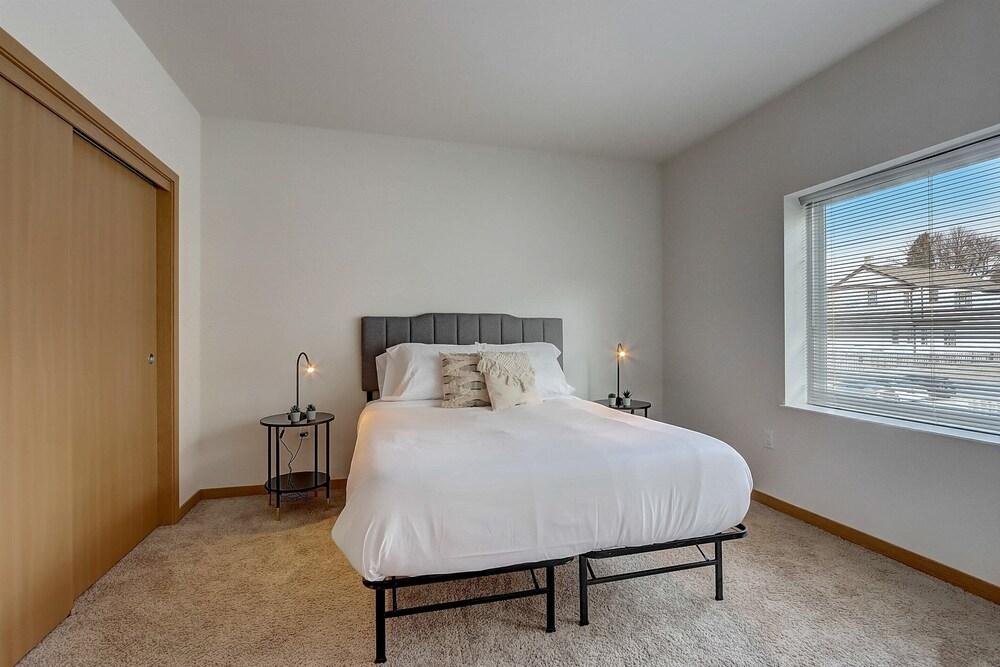 FRONTDESK Rhythm Apts Lower East Side Milwaukee